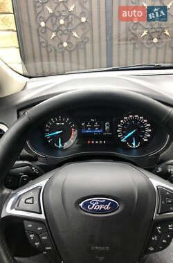 Седан Ford Fusion 2017 в 