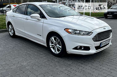 Седан Ford Fusion 2015 в 
