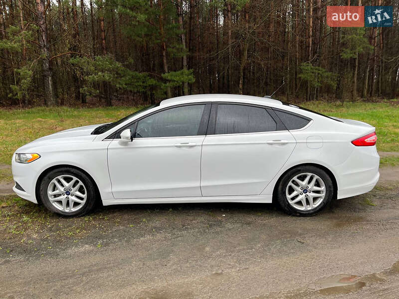 Седан Ford Fusion 2015 в Ровно