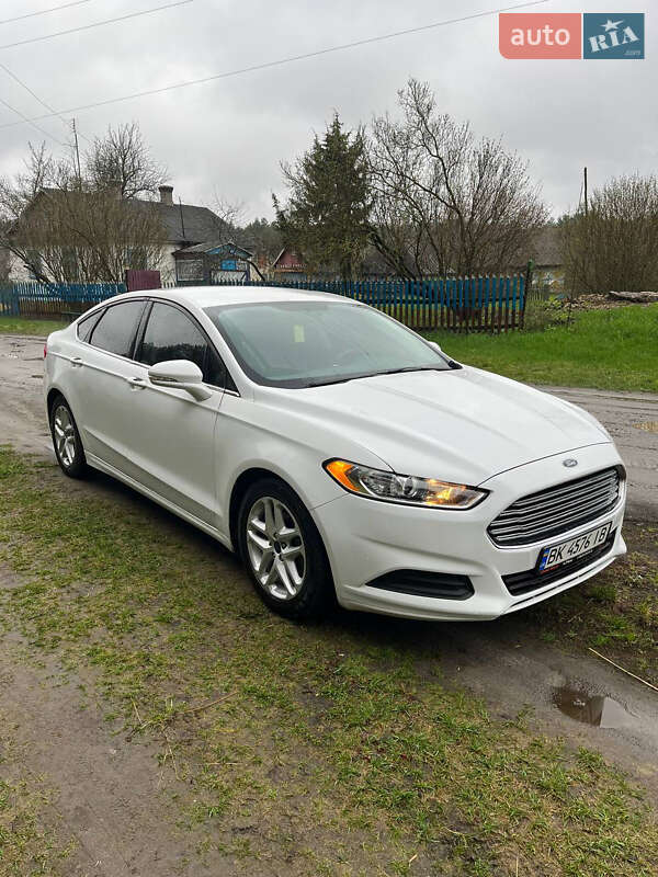 Седан Ford Fusion 2015 в Ровно
