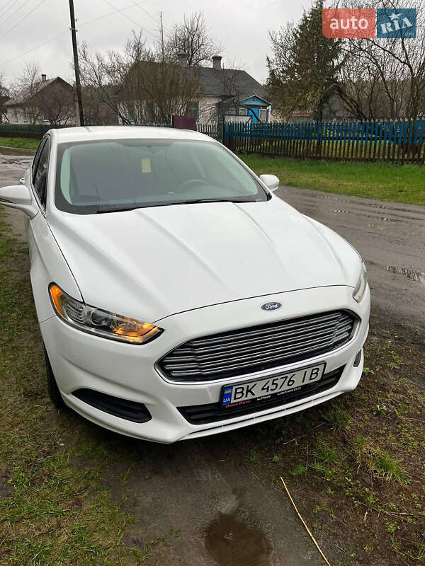 Седан Ford Fusion 2015 в Ровно