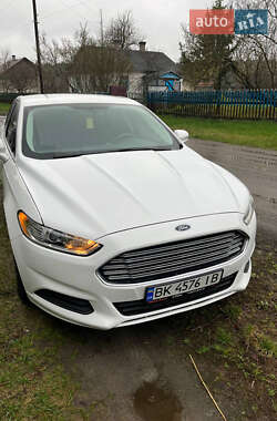 Седан Ford Fusion 2015 в 