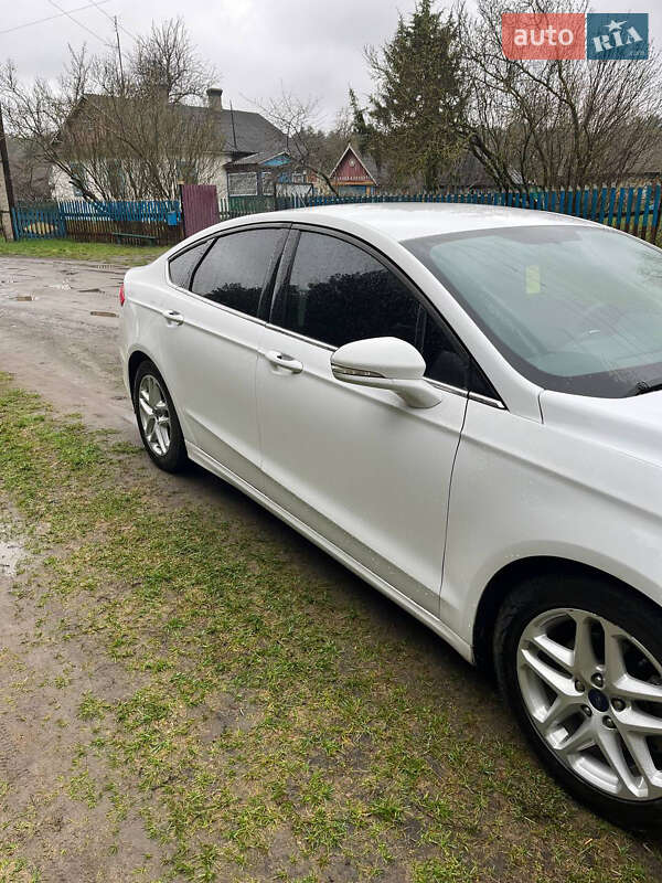 Седан Ford Fusion 2015 в Ровно