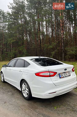 Седан Ford Fusion 2015 в 