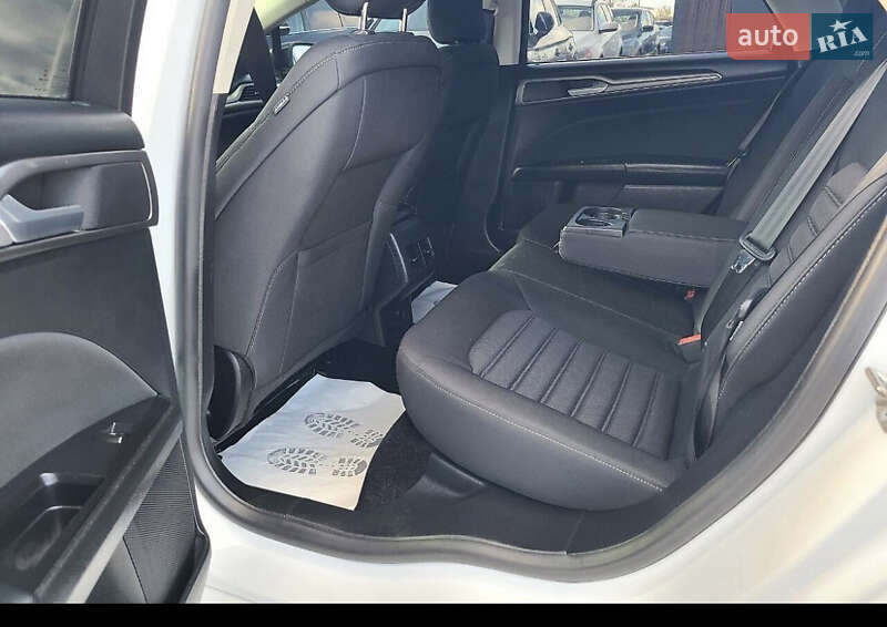 Седан Ford Fusion 2015 в Ровно