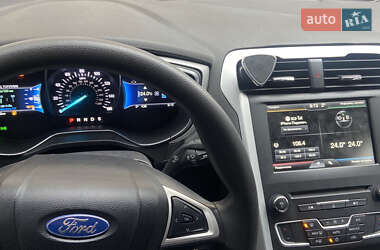 Седан Ford Fusion 2015 в 