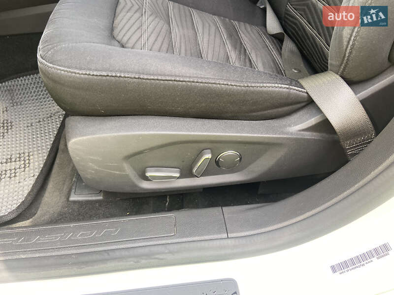 Седан Ford Fusion 2015 в Ровно