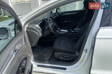 Седан Ford Fusion 2015 в 