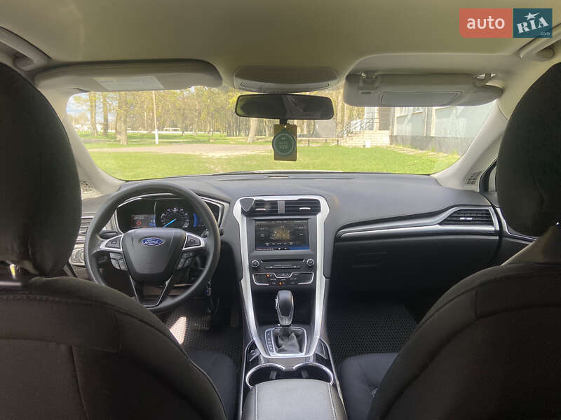 Седан Ford Fusion 2015 в Ровно