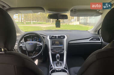 Седан Ford Fusion 2015 в 