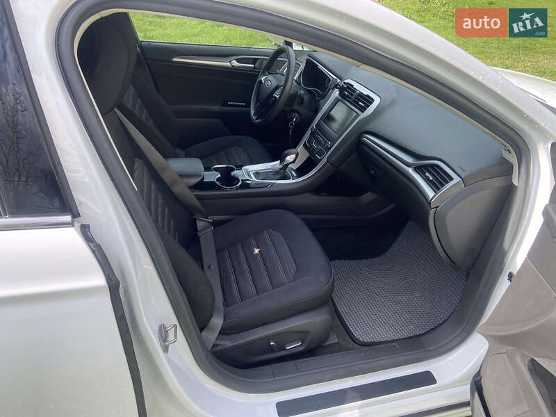 Седан Ford Fusion 2015 в Ровно