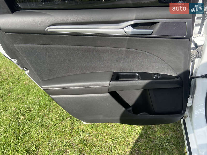 Седан Ford Fusion 2015 в Ровно