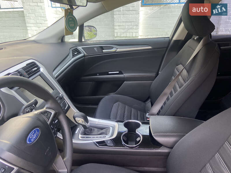 Седан Ford Fusion 2015 в Ровно