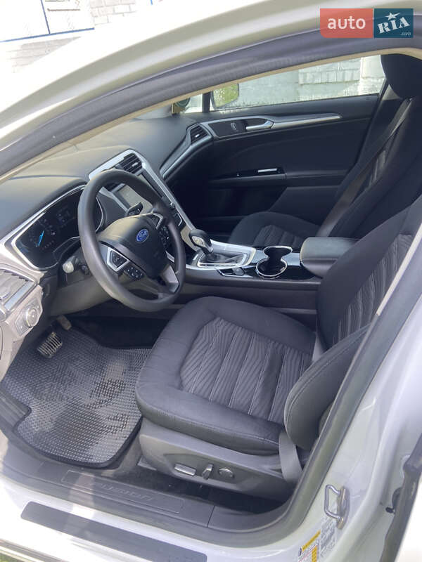 Седан Ford Fusion 2015 в Ровно