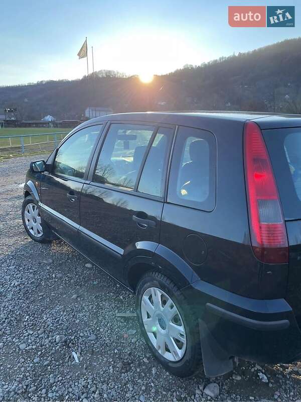 Хэтчбек Ford Fusion 2003 в Тячеве