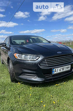 Седан Ford Fusion 2013 в 