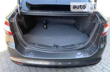 Седан Ford Fusion 2015 в 