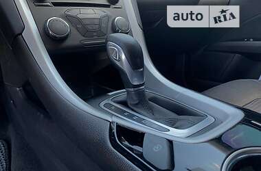 Седан Ford Fusion 2015 в 