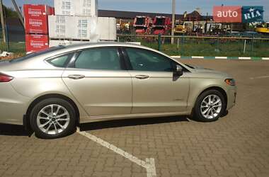 Седан Ford Fusion 2019 в 