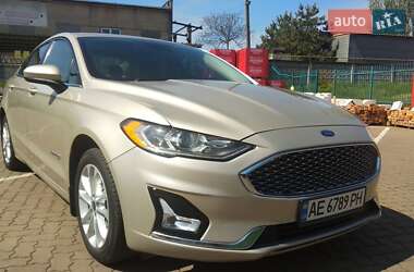 Седан Ford Fusion 2019 в 