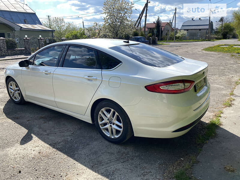 Седан Ford Fusion 2015 в Золочеве