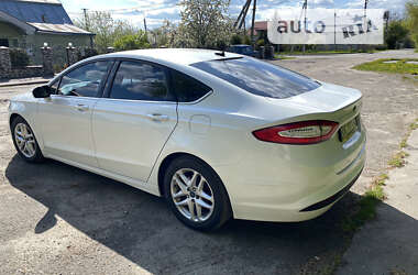 Седан Ford Fusion 2015 в 