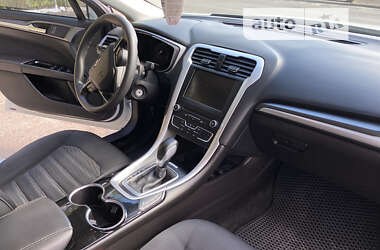 Седан Ford Fusion 2015 в 