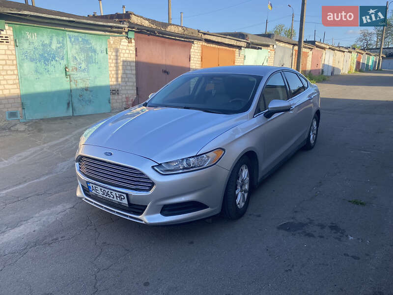 Седан Ford Fusion 2015 в 
