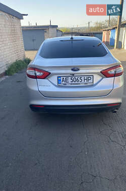Седан Ford Fusion 2015 в 
