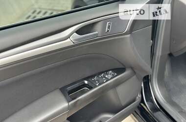 Седан Ford Fusion 2015 в 