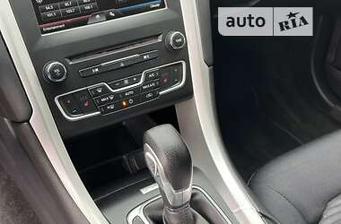 Седан Ford Fusion 2015 в 