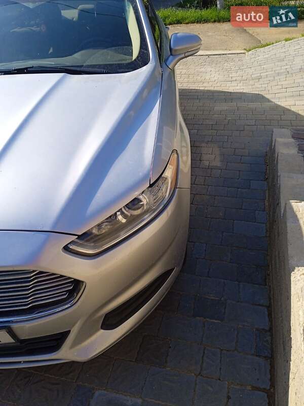 Седан Ford Fusion 2015 в Иршаве