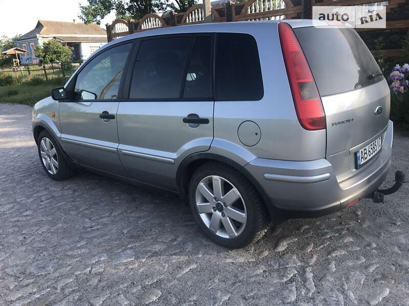 Хэтчбек Ford Fusion 2005 в Калиновке