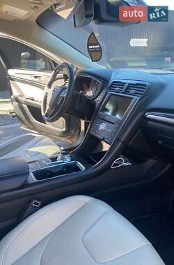Седан Ford Fusion 2016 в 