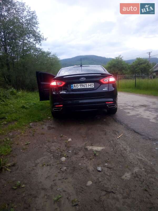 Седан Ford Fusion 2015 в Рахові
