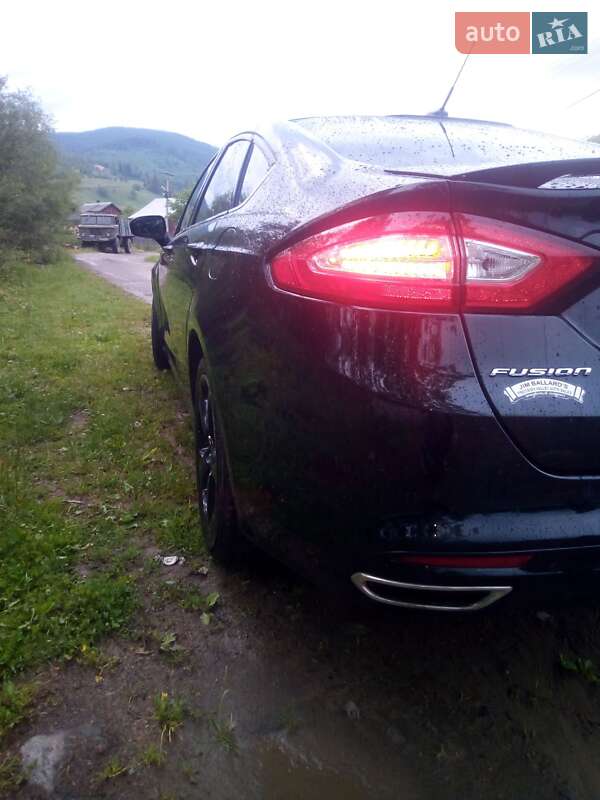 Седан Ford Fusion 2015 в Рахові