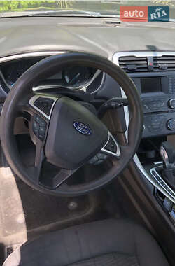 Седан Ford Fusion 2015 в 