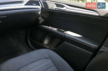 Седан Ford Fusion 2015 в 