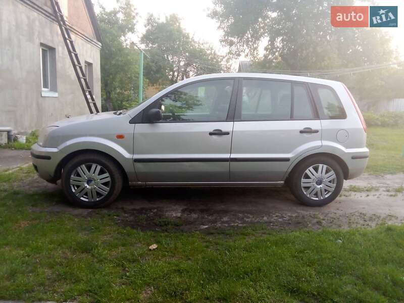 Хэтчбек Ford Fusion 2002 в Заречном