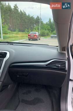 Седан Ford Fusion 2016 в Ромнах