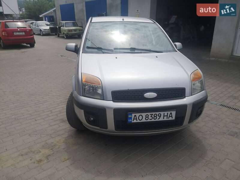 Хэтчбек Ford Fusion 2005 в Ужгороде