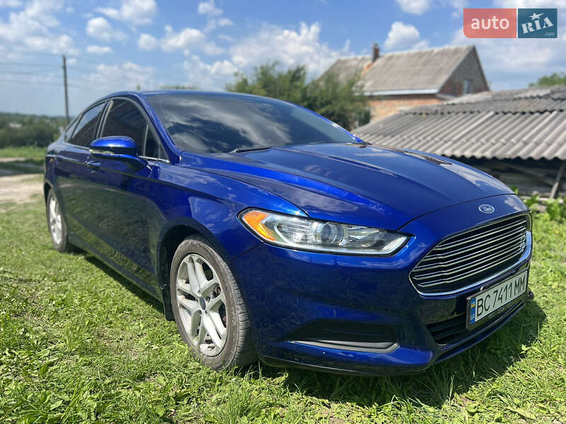 Седан Ford Fusion 2016 в Золочеві