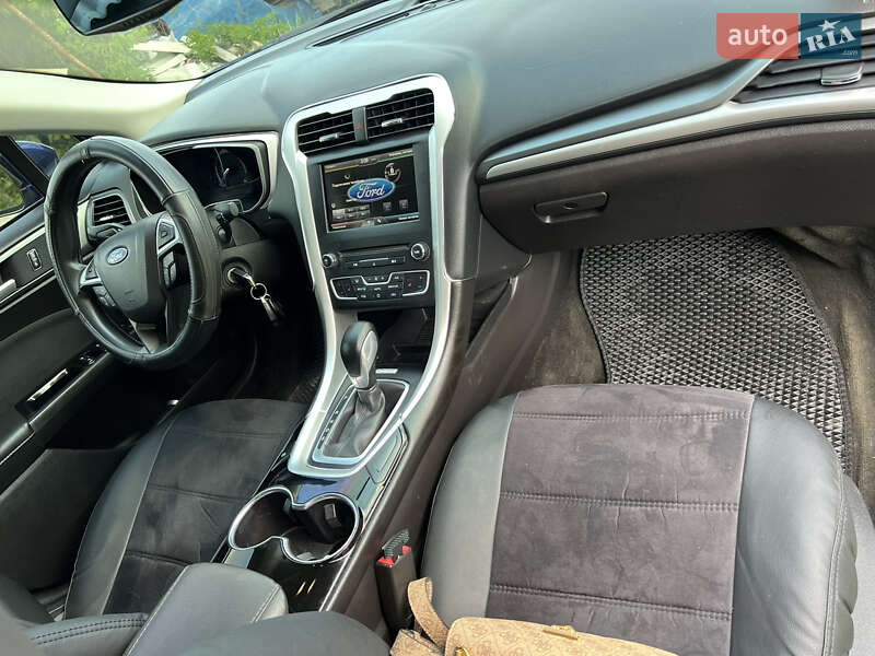 Седан Ford Fusion 2016 в Золочеві