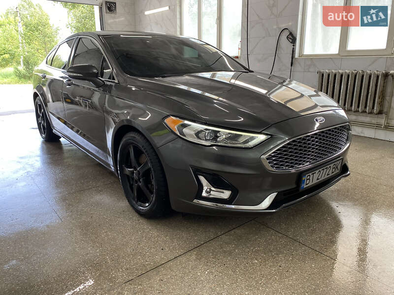 Седан Ford Fusion 2018 в Львове
