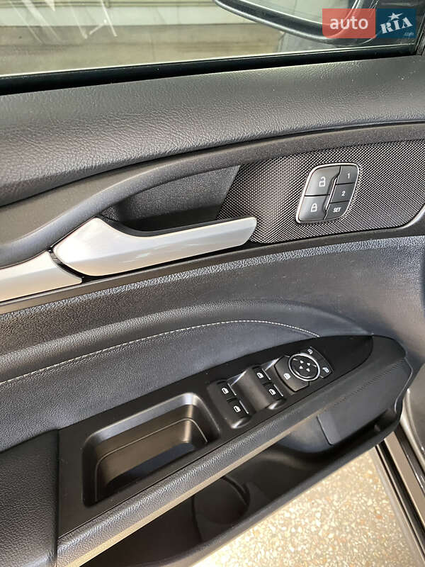 Седан Ford Fusion 2018 в Львове