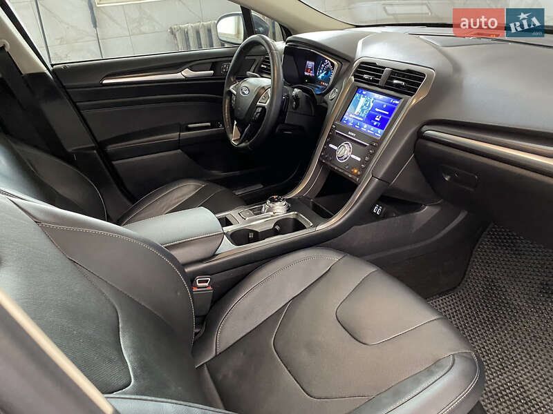 Седан Ford Fusion 2018 в Львове