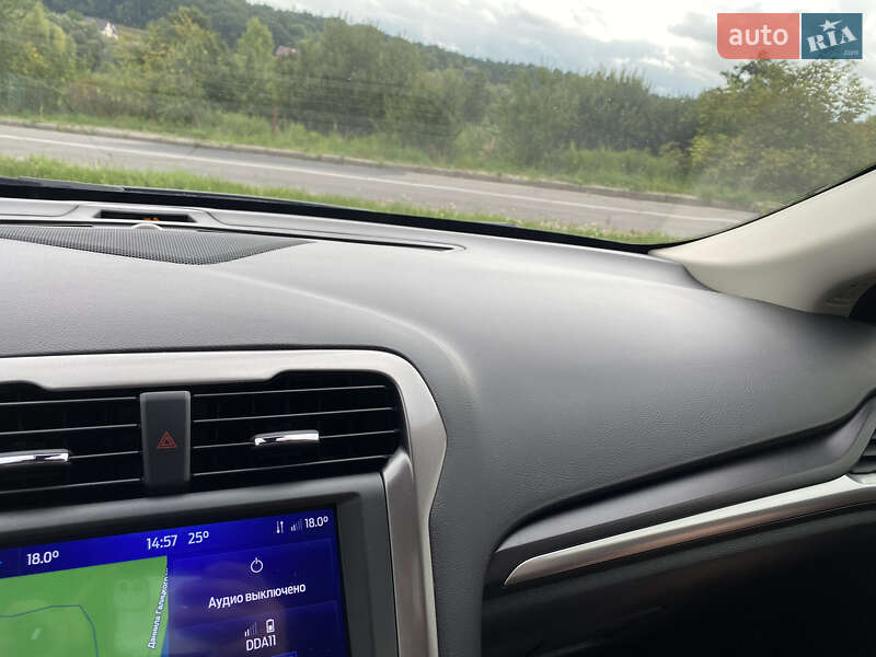 Седан Ford Fusion 2018 в Львове