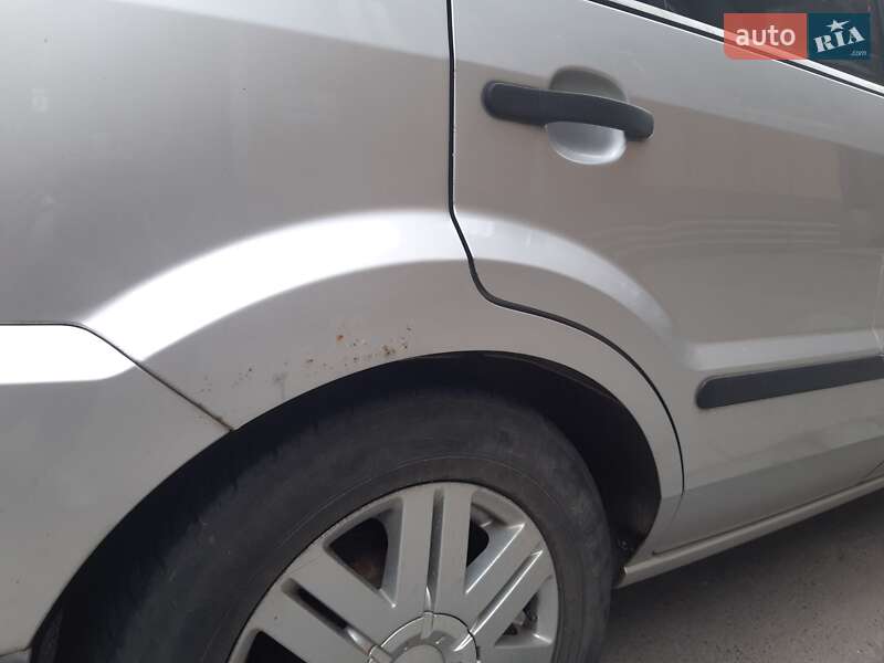Хетчбек Ford Fusion 2004 в Люботині