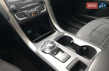 Седан Ford Fusion 2020 в 