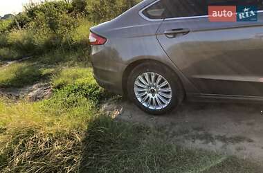 Седан Ford Fusion 2013 в 